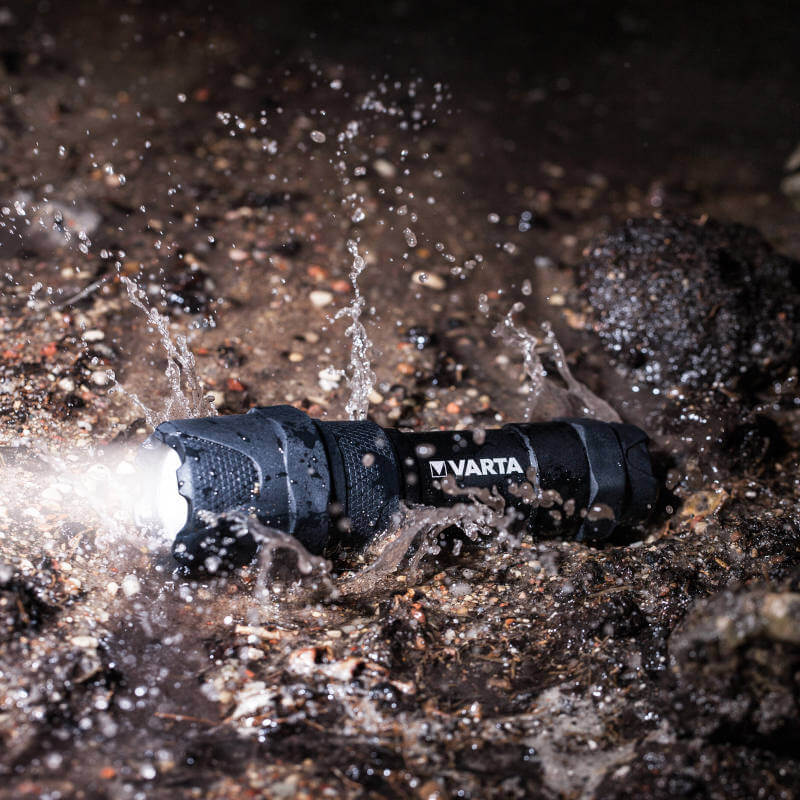 Varta LED Indestructible F10 PRO 3AAA