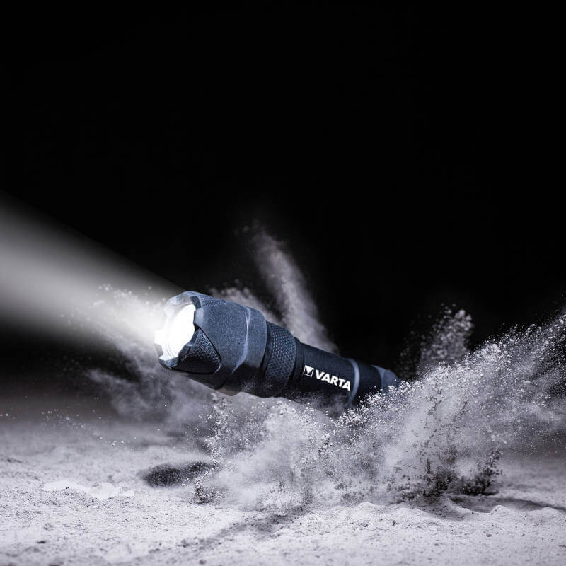 Varta Indestructible F10 Pro LED 3AAA lommelygte, 138 mm